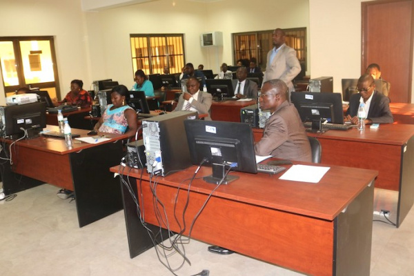 Refering to commercial courts and paying enrolment fees is now possible online