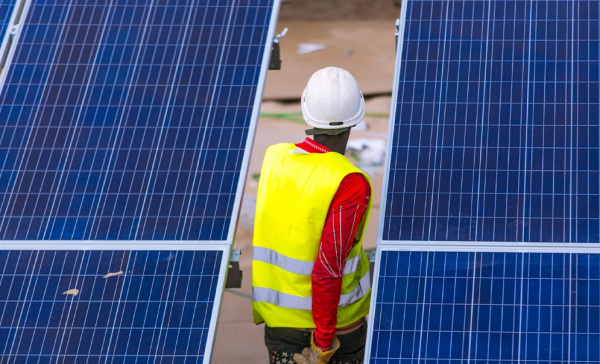 Togo : le Français Meridiam décroche le marché de construction d’une centrale solaire de 64 MWc à Sokodé